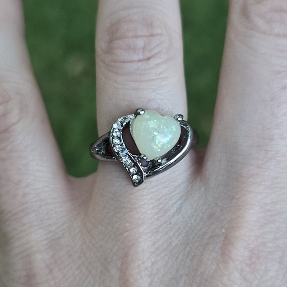 🤍 Opalite Black Heart Ring - Picture 3 of 8
